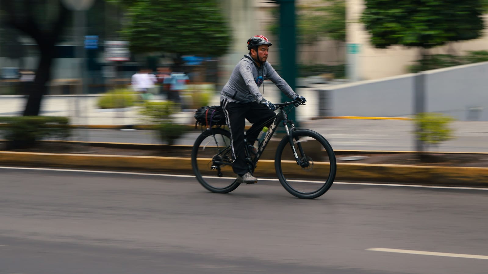 How to ride to work in city traffic without close calls