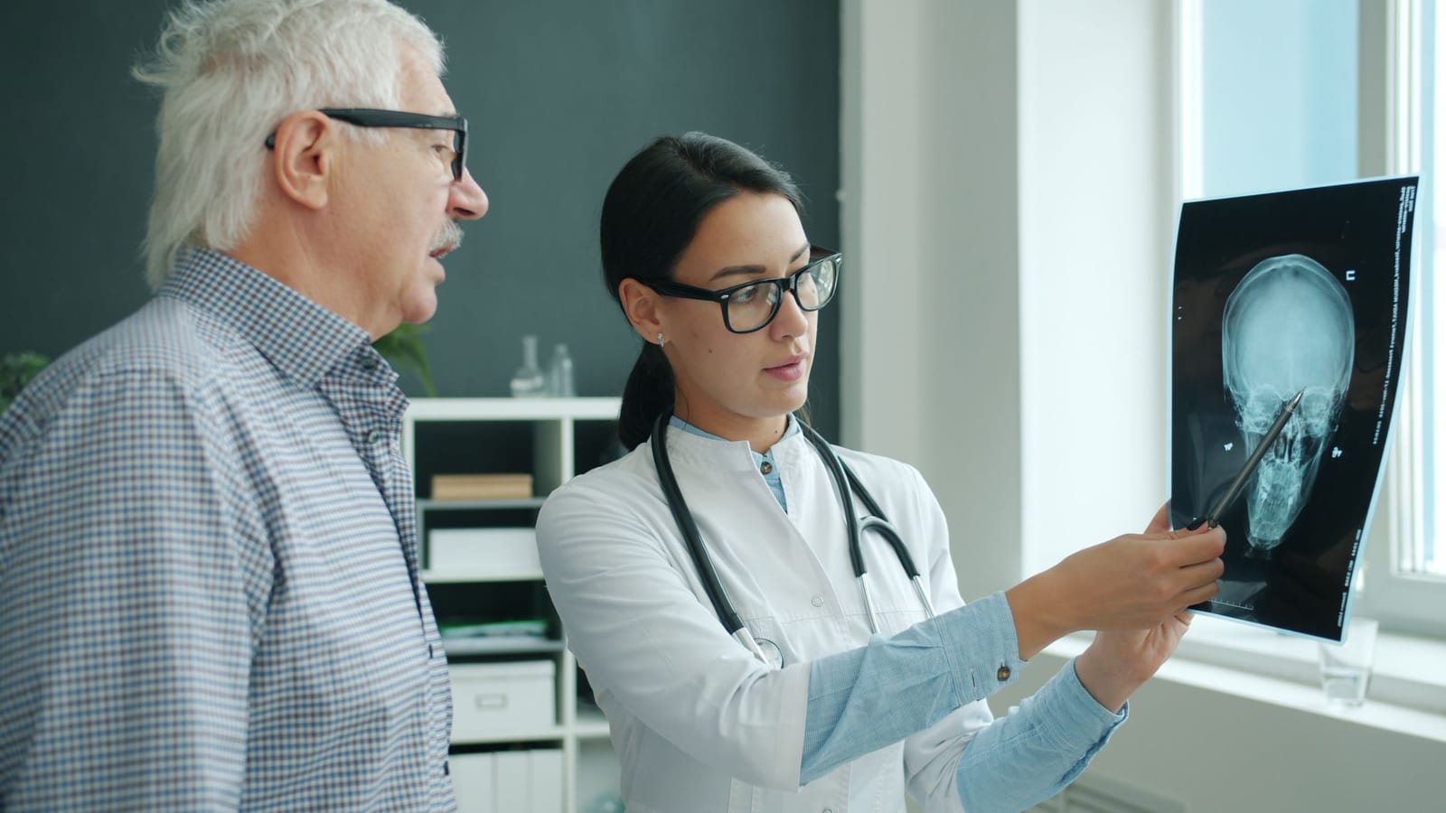 The Parkinson's signs that show up years before the tremor