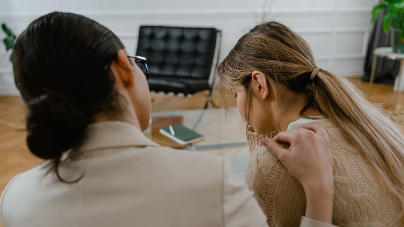 What to actually do when your friend is struggling